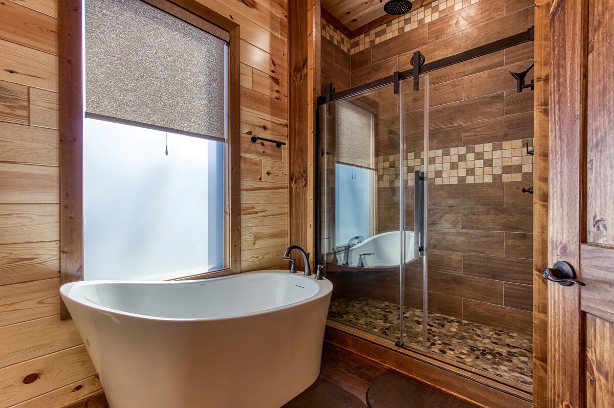 Photo 80 of Luxury LongView Lodge---Sleeps 20---Best Location in Smokies---16 Beds---Pool