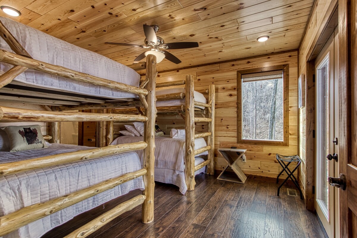 Photo 90 of Luxury LongView Lodge---Sleeps 20---Best Location in Smokies---16 Beds---Pool