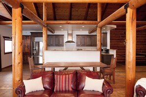 Smart TV, chimenea y tenis de mesa 