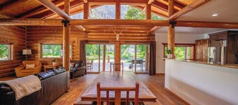 Riverfront, Fishing, Kayaking, Hot Tub, Pickleball at River's Fork Lodge