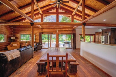 Riverfront, Fishing, Kayaking, Hot Tub, Pickleball at River's Fork Lodge