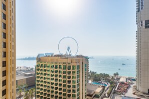 View from room - Marco Polo - Marvelous & Luxurious Apt With Dubai Eye & Sea View (Dubai)