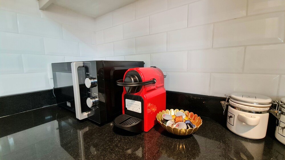 Spacious 1BR High Floor Apt with Marina Views — photo 12