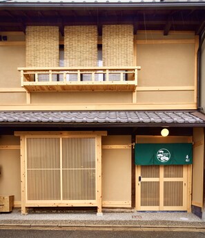 숙박 시설 정면