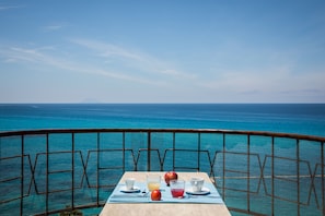 Daily buffet breakfast (EUR 6 per person)