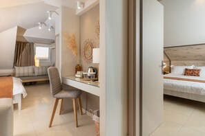 In-room safe, desk, blackout curtains, soundproofing - ELLE Rooms & Suites (Katerini)
