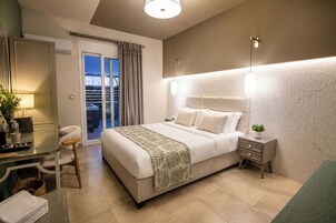 Junior Studio Suite | In-room safe, desk, blackout drapes, soundproofing