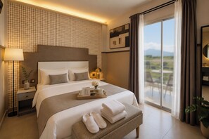 Standard Room | In-room safe, desk, blackout drapes, soundproofing - ELLE Rooms & Suites (Katerini)