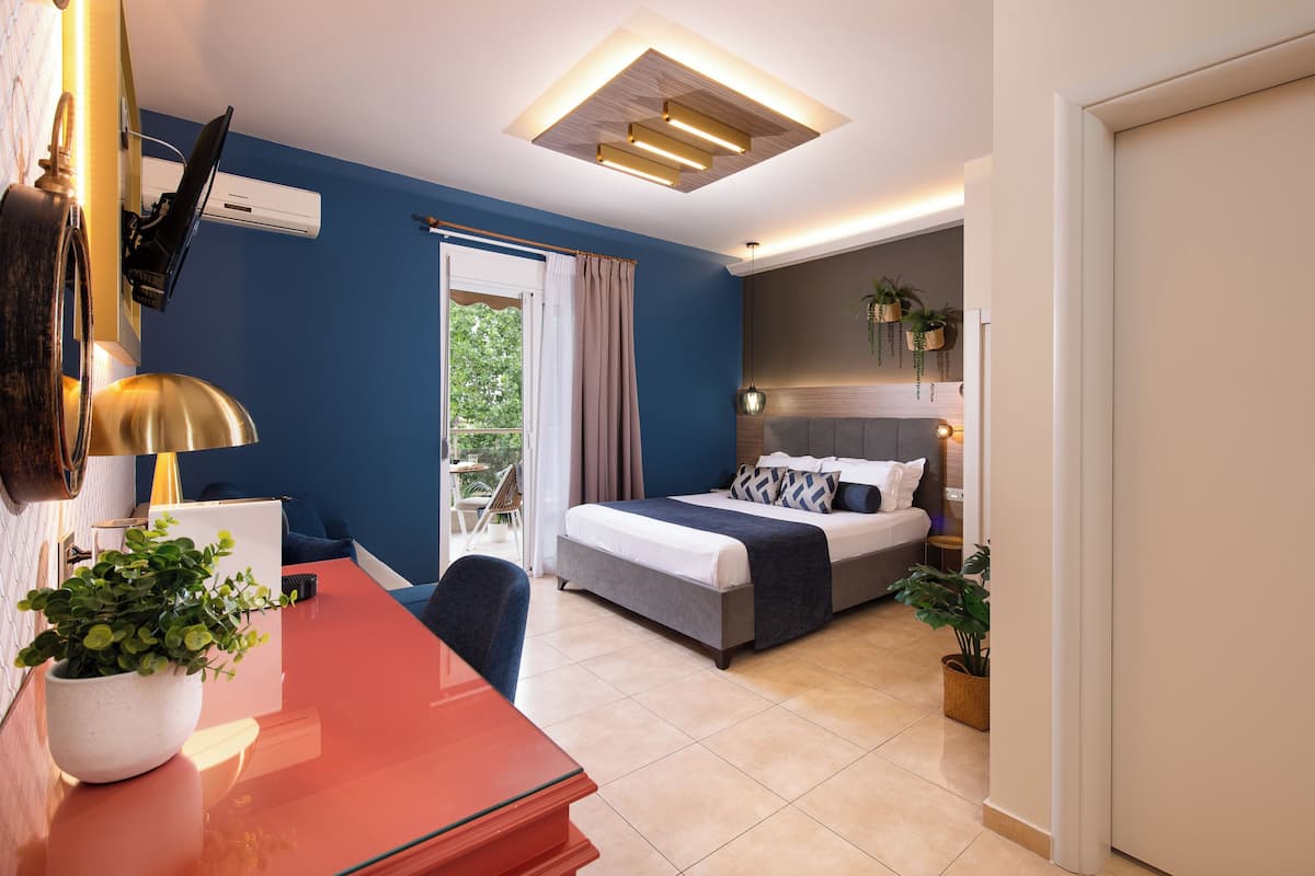 Superior Room | 1 bedroom, in-room safe, desk, blackout curtains