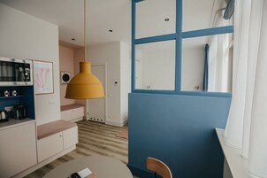 Royal Studio Suite | Private kitchen | Fridge, microwave, espresso maker, coffee/tea maker