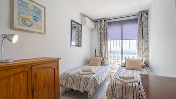 2 slaapkamers, een strijkplank/strijkijzer, gratis wifi, beddengoed