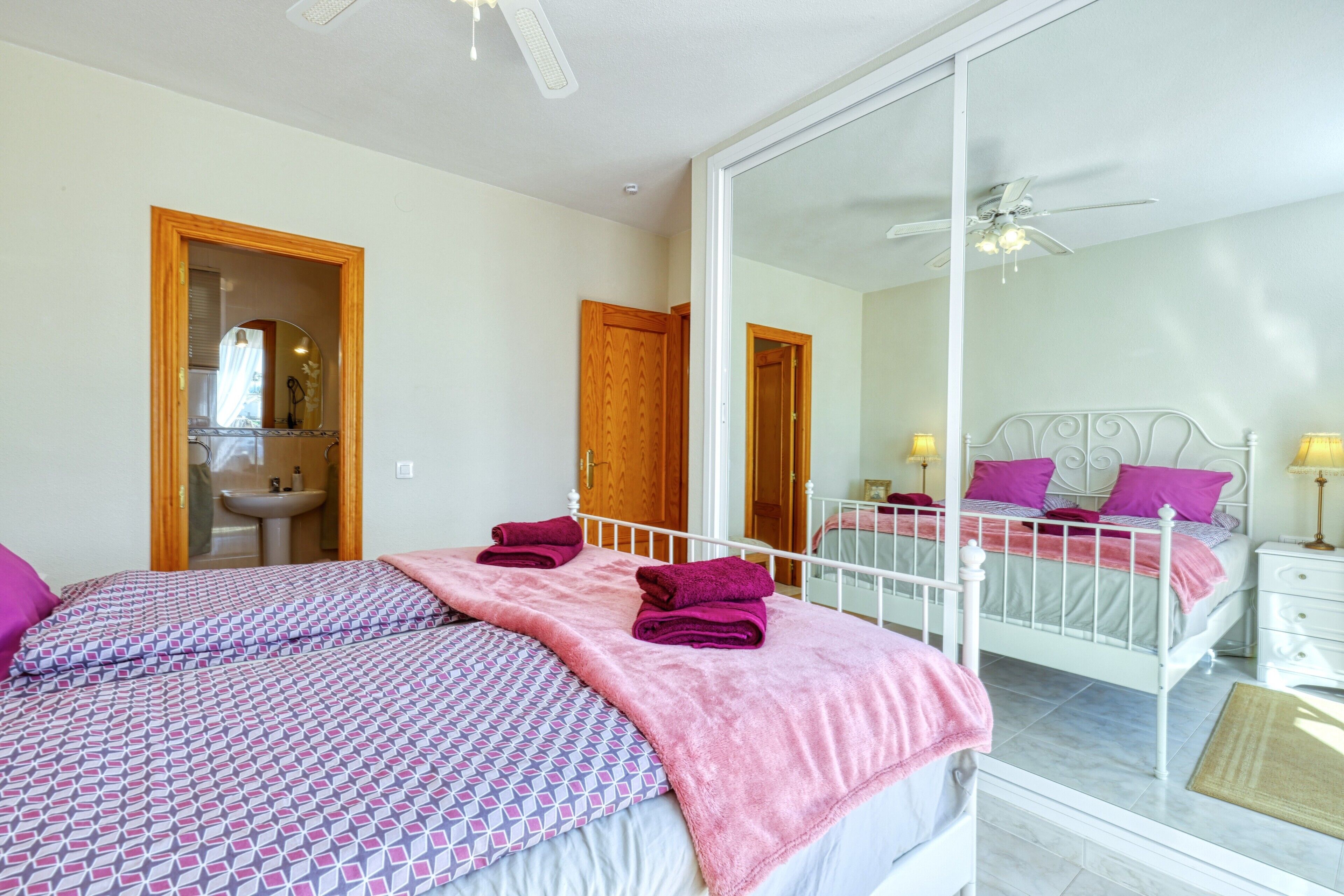 2 habitaciones, tabla de planchar con plancha y wifi gratis 