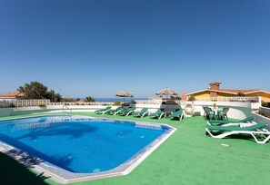 Pool - Apartment 'Parque Las Flores' with Sea View, Shared Pool, Balcony & Wi-Fi (Puerto de la Cruz)