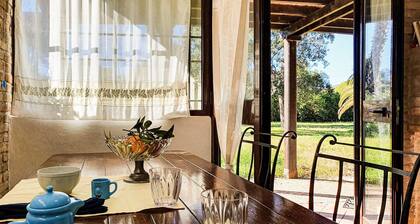 'Villetta Baia di Mola' with Wi-Fi, A/C & Garden