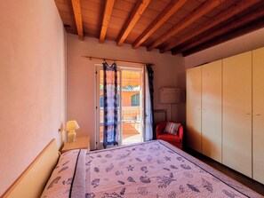 2 عدّة غرف نوم وواي فاي وملاءات أسرّة