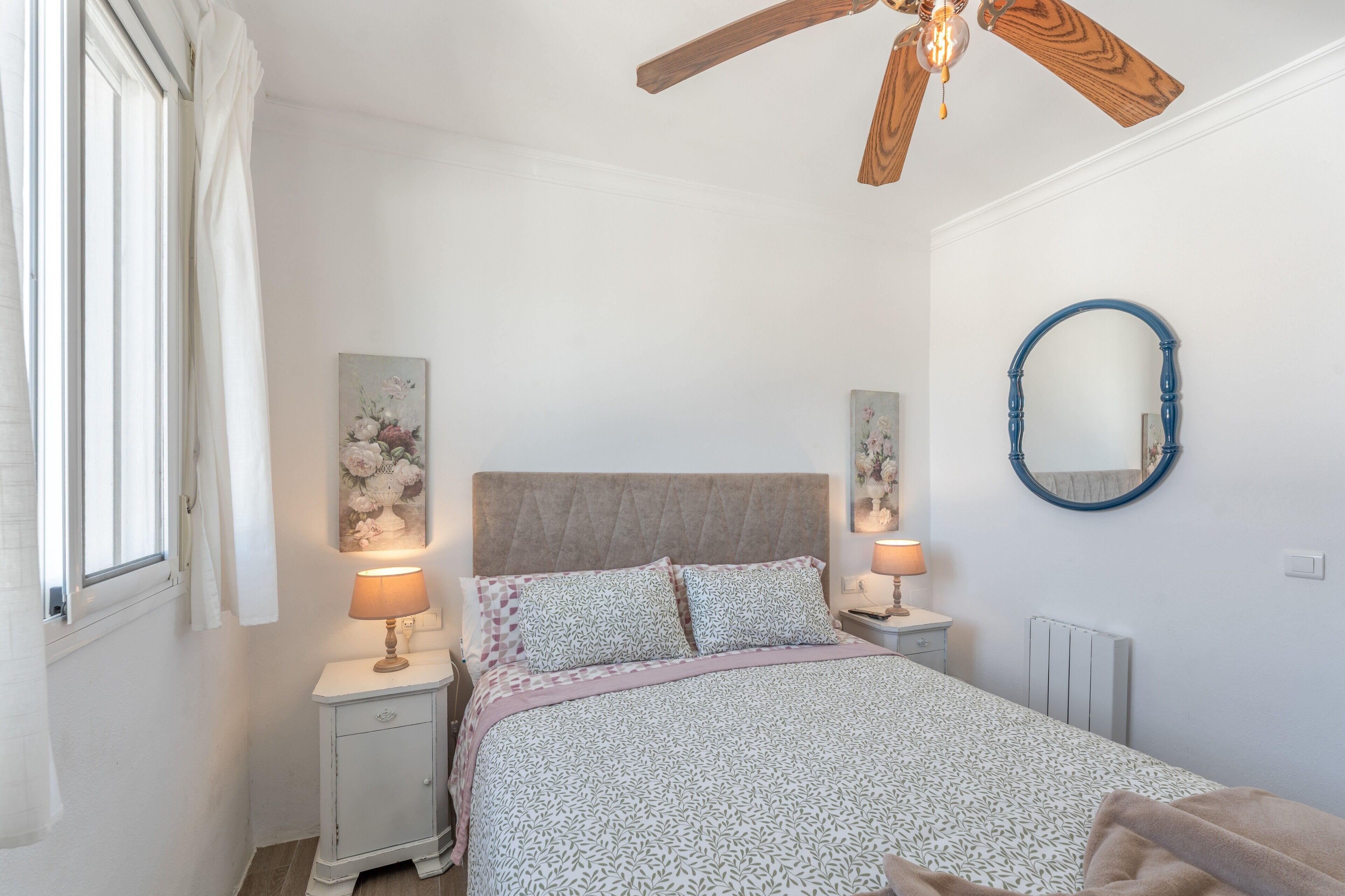 2 slaapkamers, een strijkplank/strijkijzer, gratis wifi, beddengoed