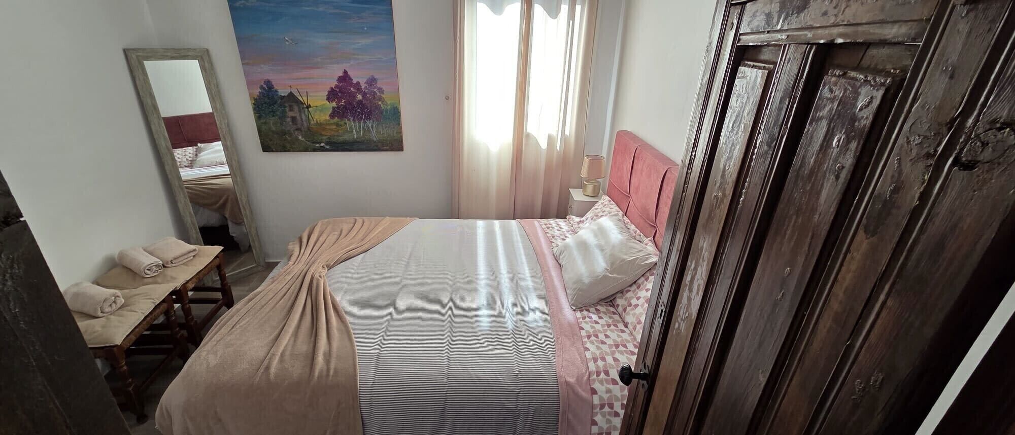 2 slaapkamers, een strijkplank/strijkijzer, gratis wifi, beddengoed