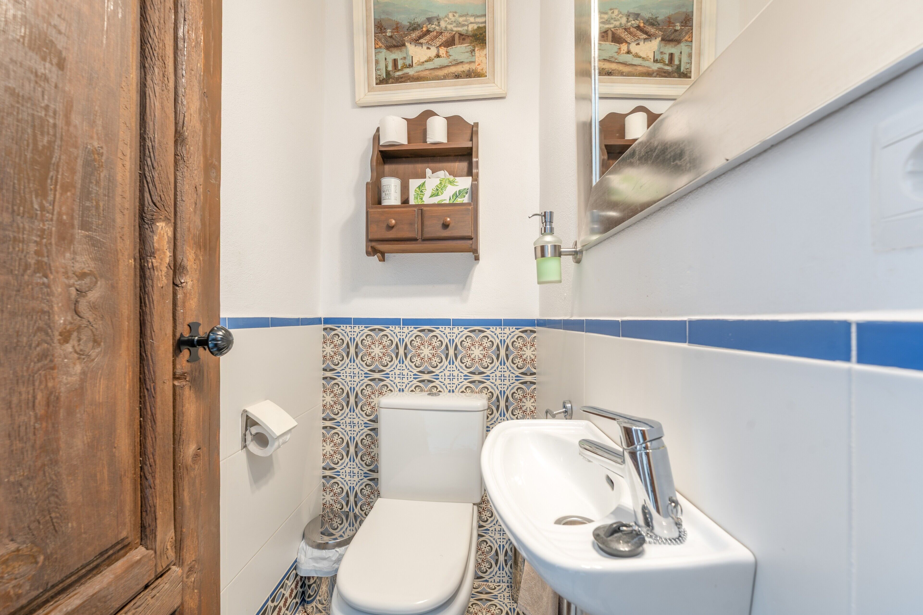 Douche, sèche-cheveux, serviettes fournies