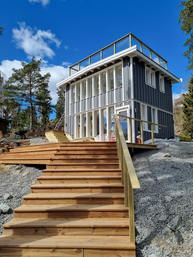 Sea Cottages -7: The Hillside Seacottage