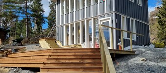 Sea Cottages -7: The Hillside Seacottage