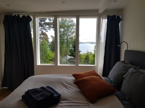 2 bedrooms, travel cot, free WiFi, bed sheets
