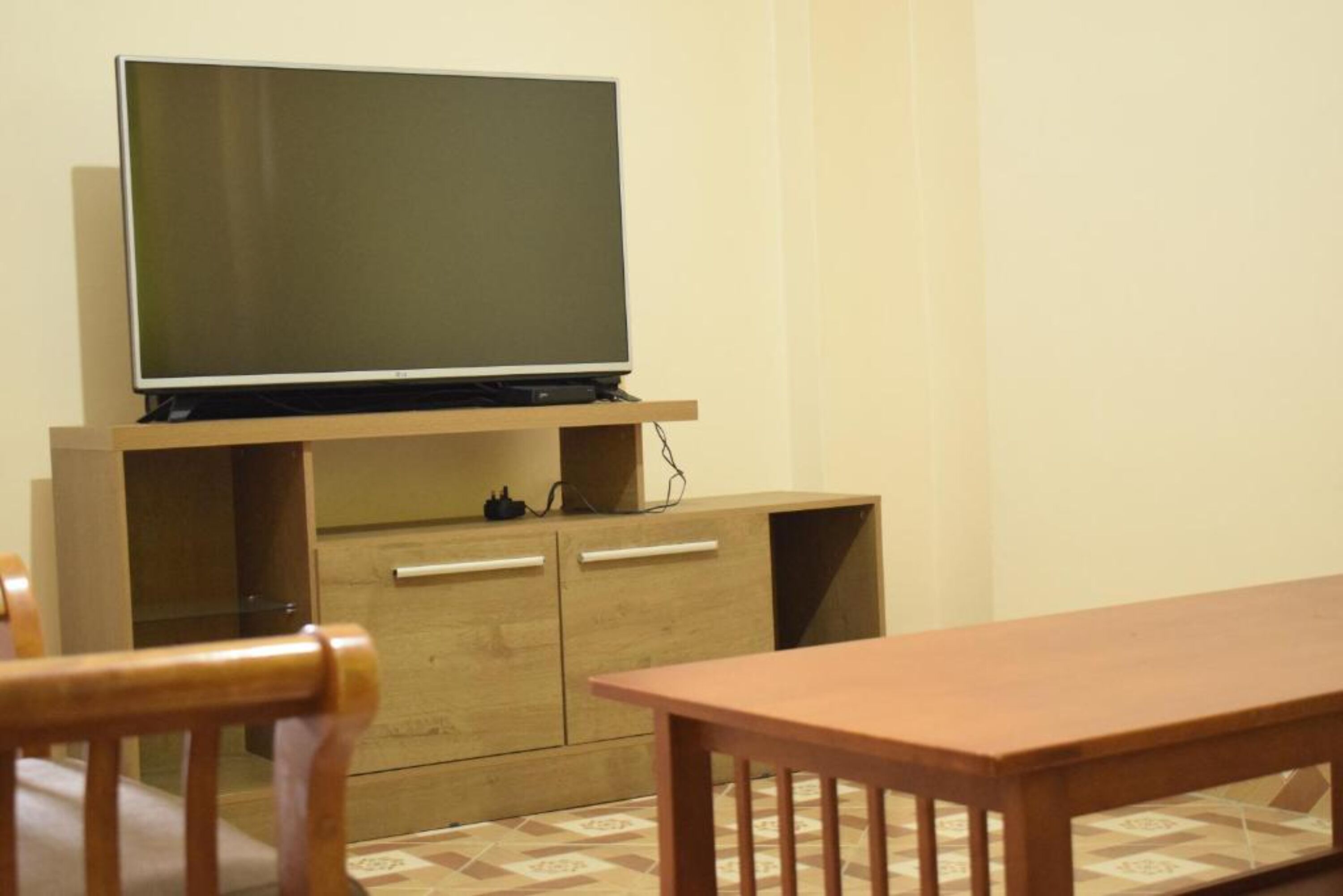 Appartement, 1 slaapkamer | Televisie