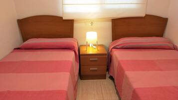 2 slaapkamers, een strijkplank/strijkijzer