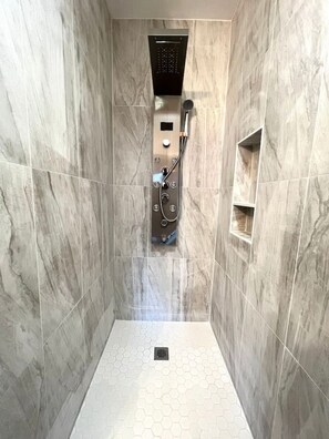 Bathtub, hair dryer - Amazing Spacious Log Cabin 15K Sq-Hot Tubs-Mountain Views (Charles Town)