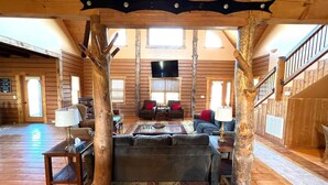 Interior - Amazing Spacious Log Cabin 15K Sq-Hot Tubs-Mountain Views (Charles Town)