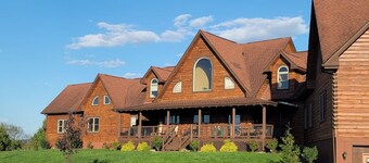 Amazing Spacious Log Cabin 15K Sq-Hot Tubs-Mountain Views