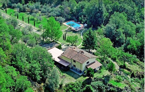 3 bedroom apartment in Tuscan farmhouse with private pool & game room | 8 guests