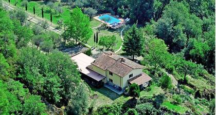 3 bedroom apartment in Tuscan farmhouse with private pool & game room | 8 guests