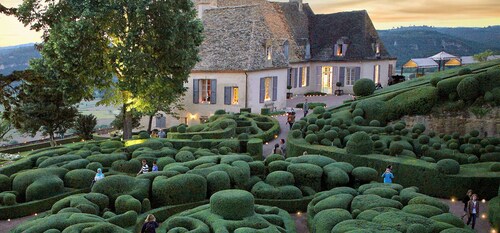 Maison de caractère en pierres, entièrement rénovée avec piscine, 12 pers
