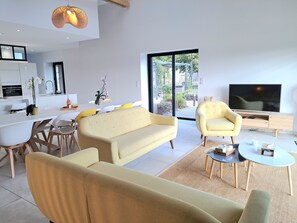 Televisión y futbolito 