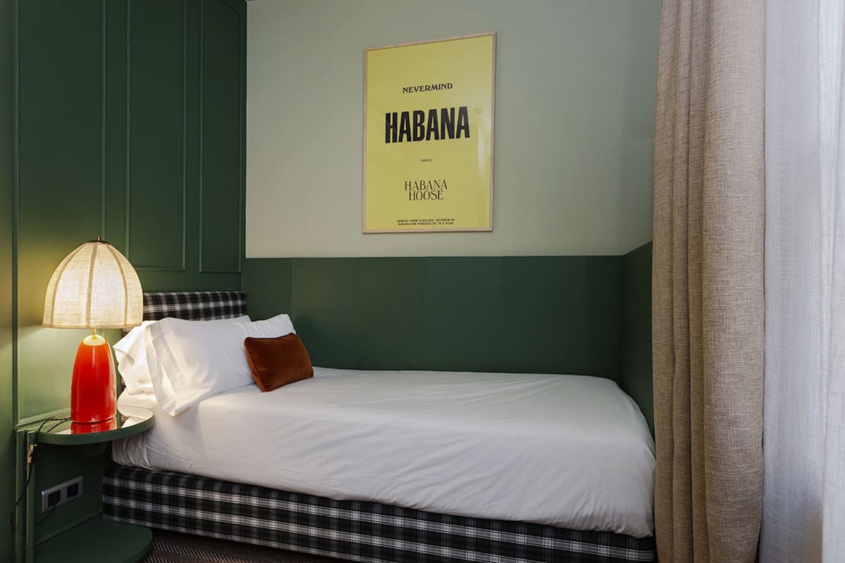 Single Room | In-room safe, blackout drapes, soundproofing, free WiFi