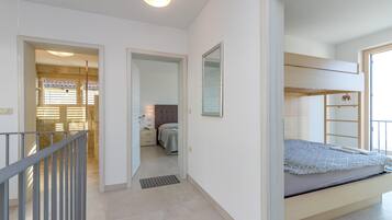 Family House, Multiple Bedrooms, 2 Bathrooms, Mountainside (Panorama Seaview Kolomban) | Interior