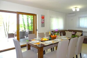 Family House, Multiple Bedrooms (House Kolpa Paradise Whirlpool And) | Dining