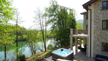 Bañera de hidromasaje exterior