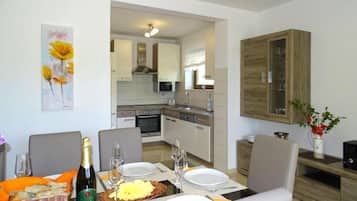 Familiehus - 3 soveværelser (House Kolpa Paradise Whirlpool And) | Spiseområde