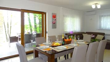 Family House, Multiple Bedrooms (House Kolpa Paradise Whirlpool And) | Dining