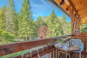 Casa familiar, diversos dormitoris, al costat de la muntanya (Alpine Retreat Gaja Kranjska Gora) | Balcó