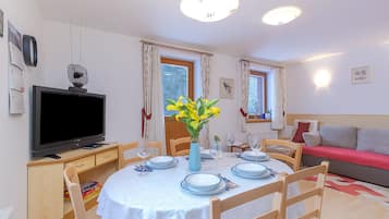 Family House, Multiple Bedrooms, Mountainside (Alpine Retreat Gaja Kranjska Gora) | In-room dining