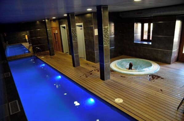 Indendørs pool