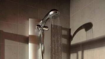 Douche, baignoire Ă jets, bidet