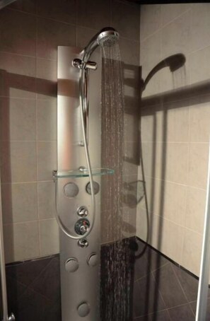 Dusche, Whirlpool, Bidet