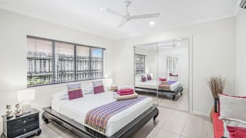 4 bedrooms, iron/ironing board, free WiFi, bed sheets
