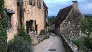 Enceinte de lâhĂ©bergement