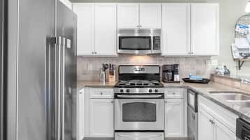 Condo, 2 Bedrooms | Private kitchen | Fridge, oven, coffee/tea maker, toaster