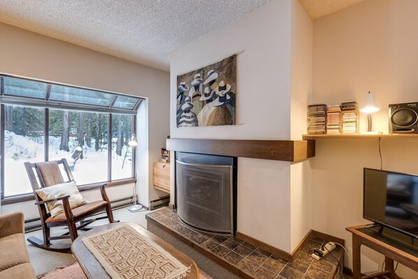 Condo, 1 Bedroom | Interior - 33sw - Wifi - Fireplace - Amenities - Sleeps 4 1 Bedroom Home by RedAwning (Deming)