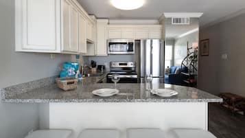 Condo, 1 Bedroom | Private kitchen | Fridge, oven, coffee/tea maker, toaster